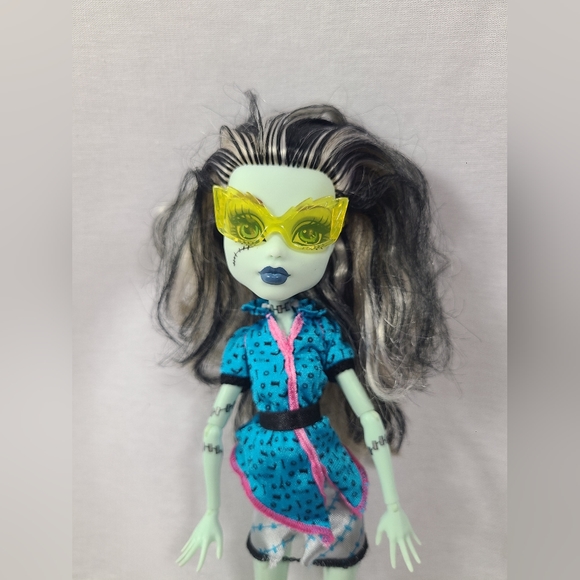 Mattel Monster High Doll Frankie Stein Scaris: City of Frights 2012 - Picture 5 of 6